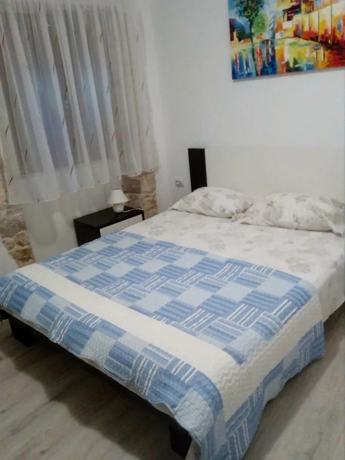 Apartment Elena location